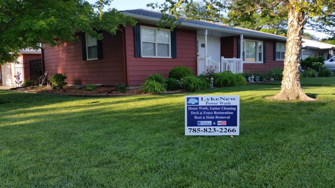 soft washed painted lap siding on a home in Salina, KS